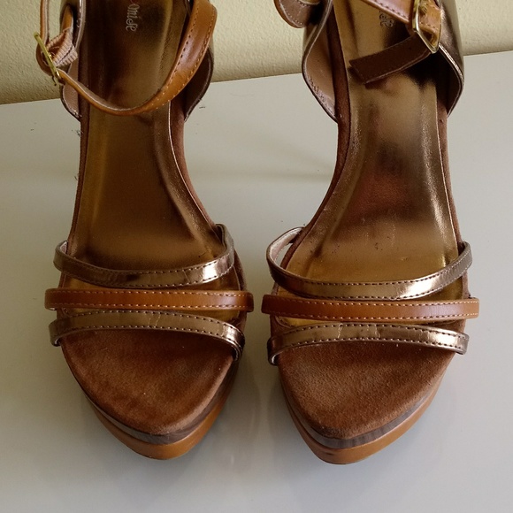 Brown and Gold Heels - Picture 2 of 8